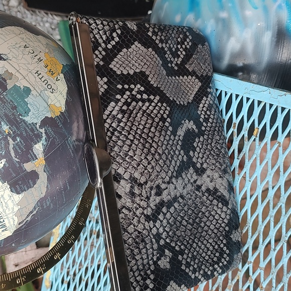 EUC Patricia Nash  B/W Snakeskin Clutch with chain strap + FREE gift w/purchase - Picture 7 of 8